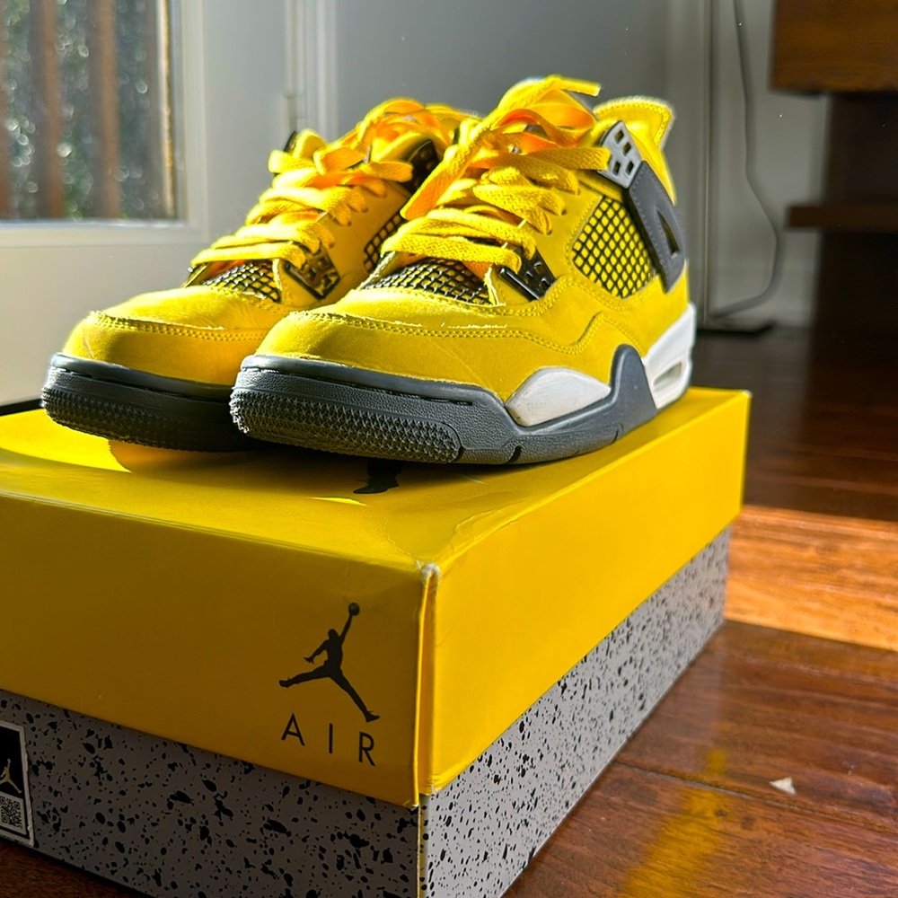 Jordan 4 lightning great condition